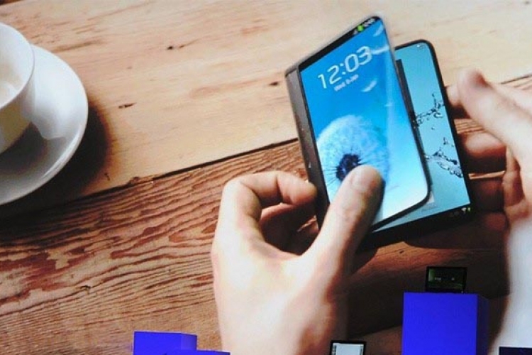 Hamarosan jöhet az első hajlítható Samsung mobil